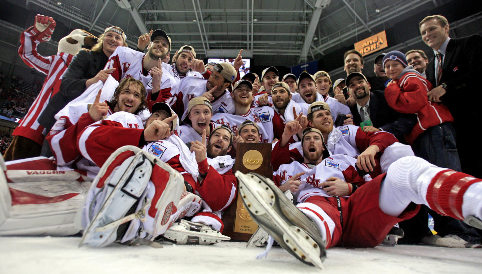 2006: Wisconsin wins 6th NCAA men's hockey title